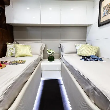 Hotel na wodzie Luxury Camilla Boat&breackfast *