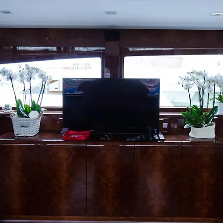 Luxury Camilla Boat&breackfast Bådhotel