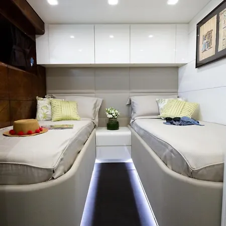 Luxury Camilla Boat&breackfast Hotel na wodzie *