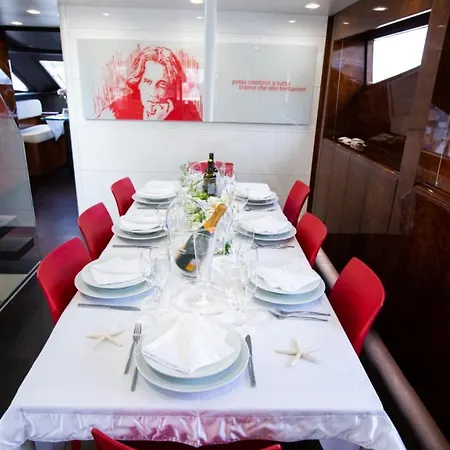 Luxury Camilla Boat&breackfast *