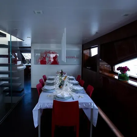 Luxury Camilla Boat&breackfast